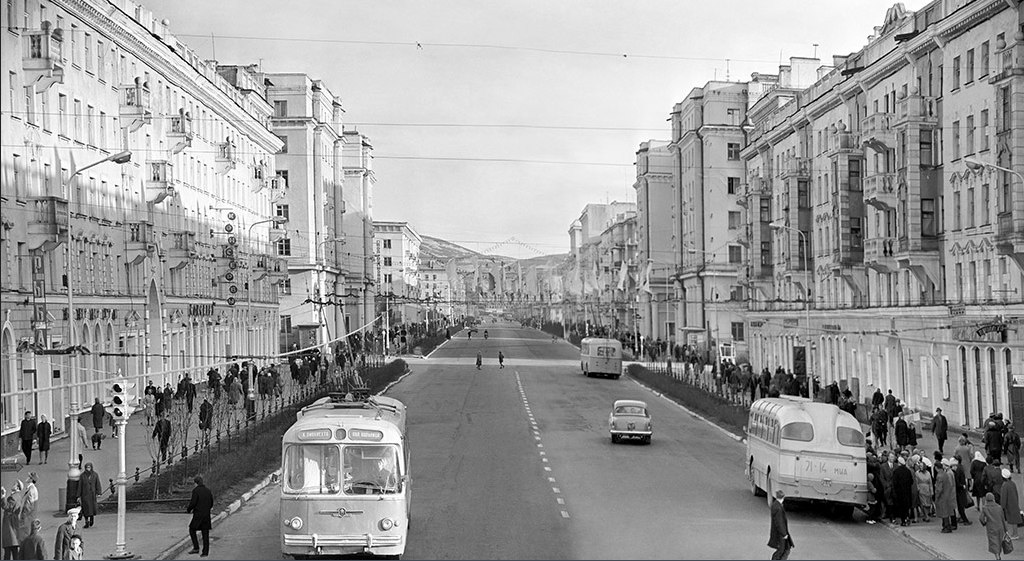 Проспекты мурманска. Мурманск проспект Ленина 1940. Мурманск проспект Ленина 1980. Старый Мурманск. Ретро Мурманск пр. Ленина.