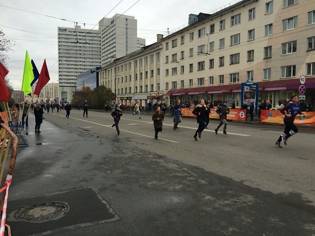 Жители Мурманска. Арка упала.