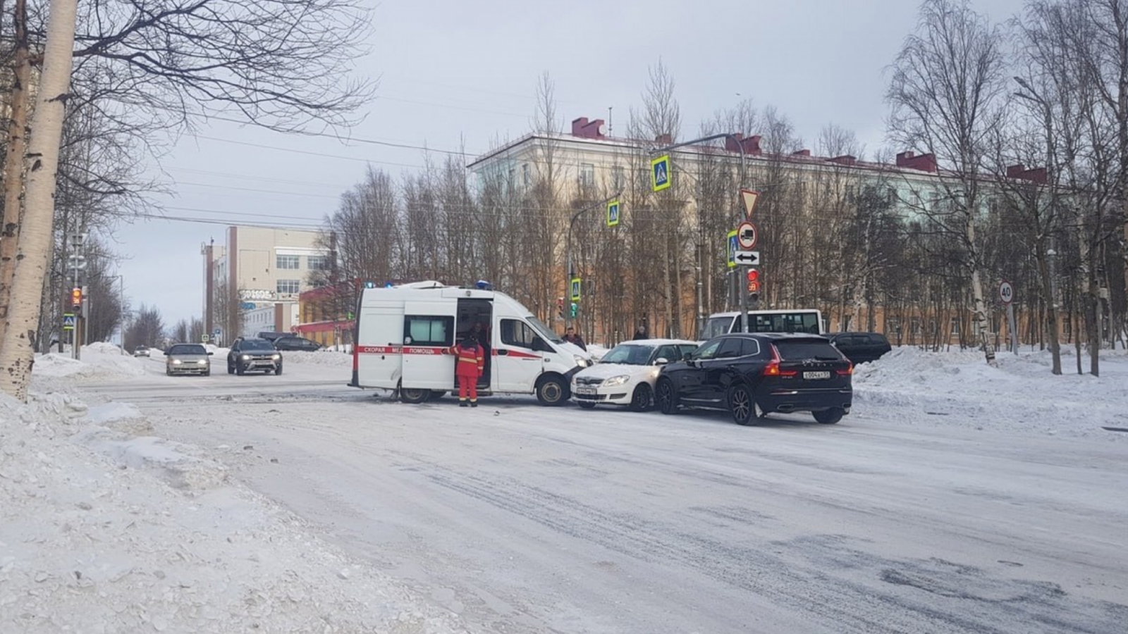 Дым из подвала жилого дома собрал пожарных в Североморске - Мурманское  Информационное агентство СеверПост.ru