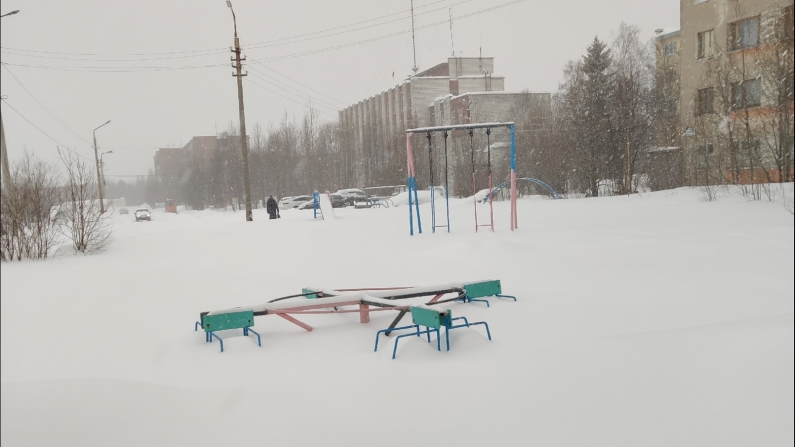 Погода мончегорск сейчас. Снег фото. Мурманск снегопад. Снежный Покров. Сугробы в Мурманске.