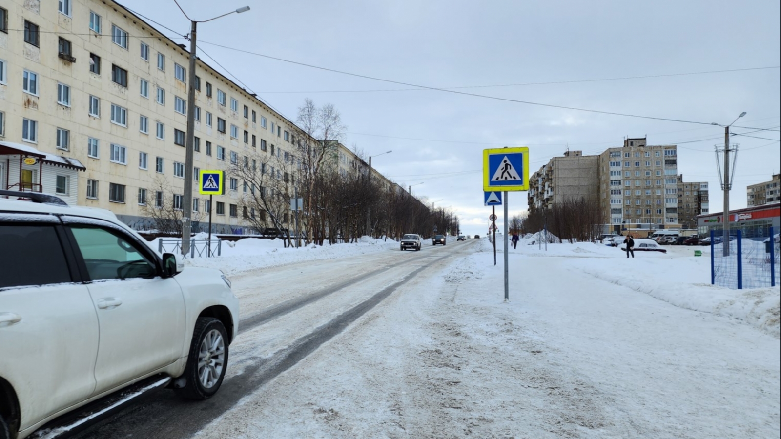 В центре Мурманска «забыли» убрать снег с тротуара - Мурманское  Информационное агентство СеверПост.ru