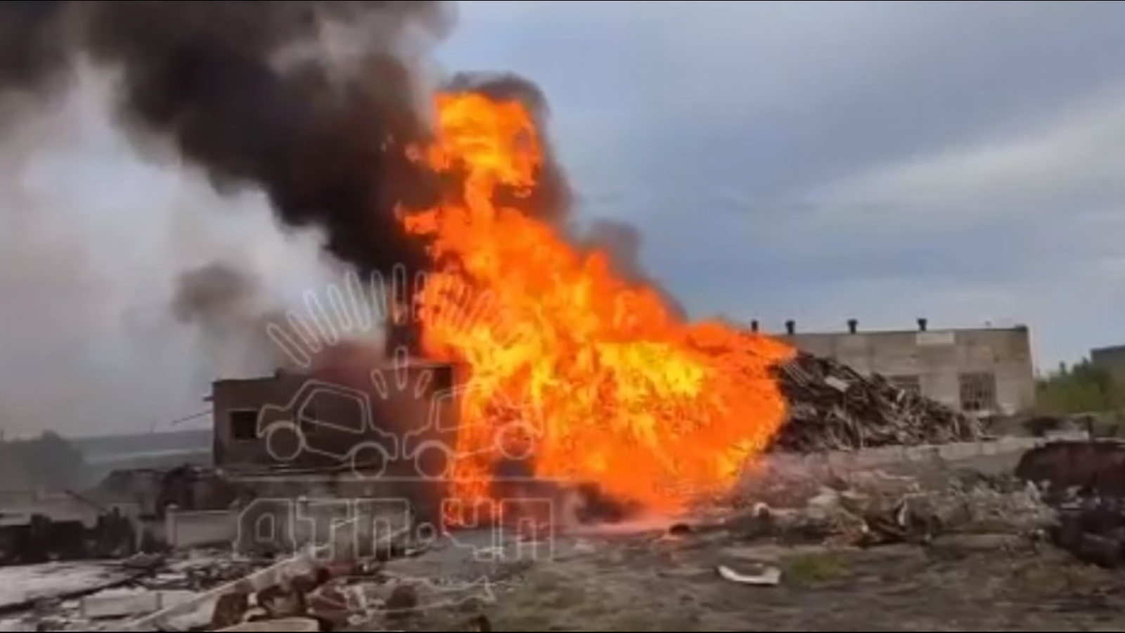 В гибели двух рабочих в Мурманске обвиняют экскаваторщика - Мурманское  Информационное агентство СеверПост.ru