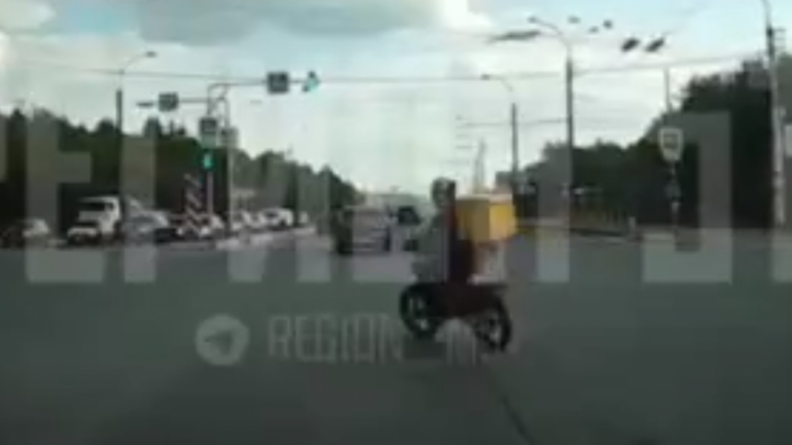 На трассе Никель - Заполярный столкнулись легковушка и автобус [видео]